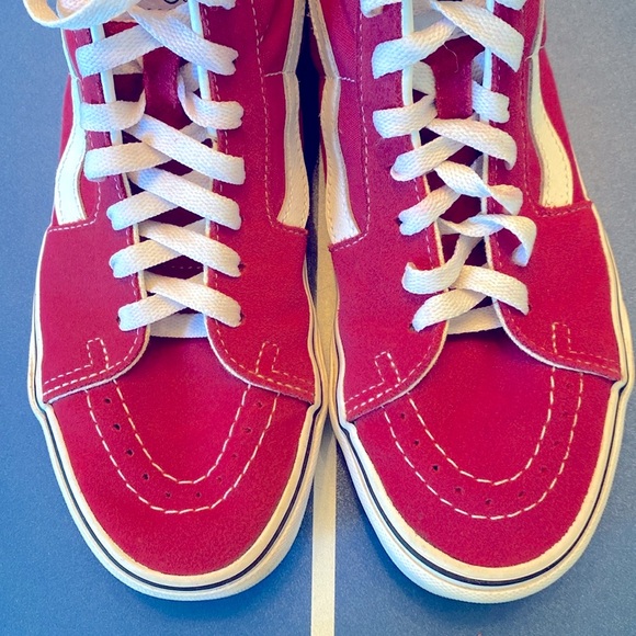 Vans Women's Sneakers in Fuschia and White
Women’s 8 Great preowned condition - Picture 5 of 9